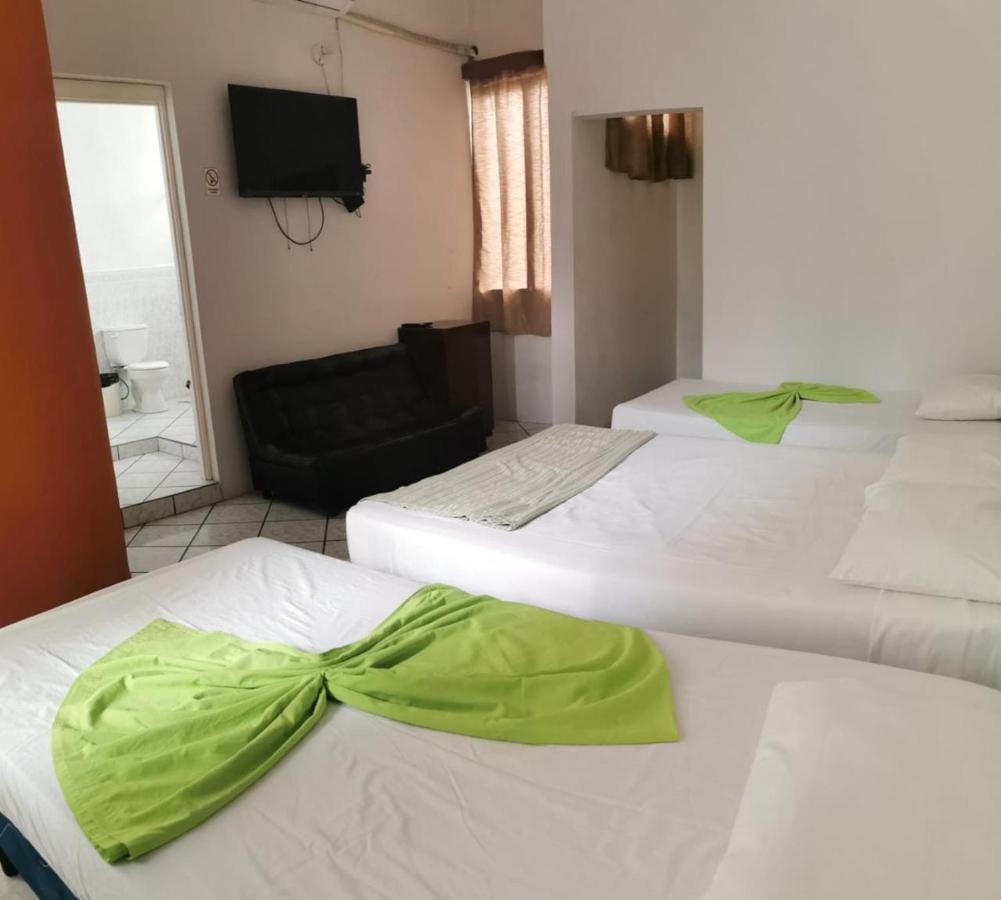 Hostal Tah Itza Flores Bagian luar foto
